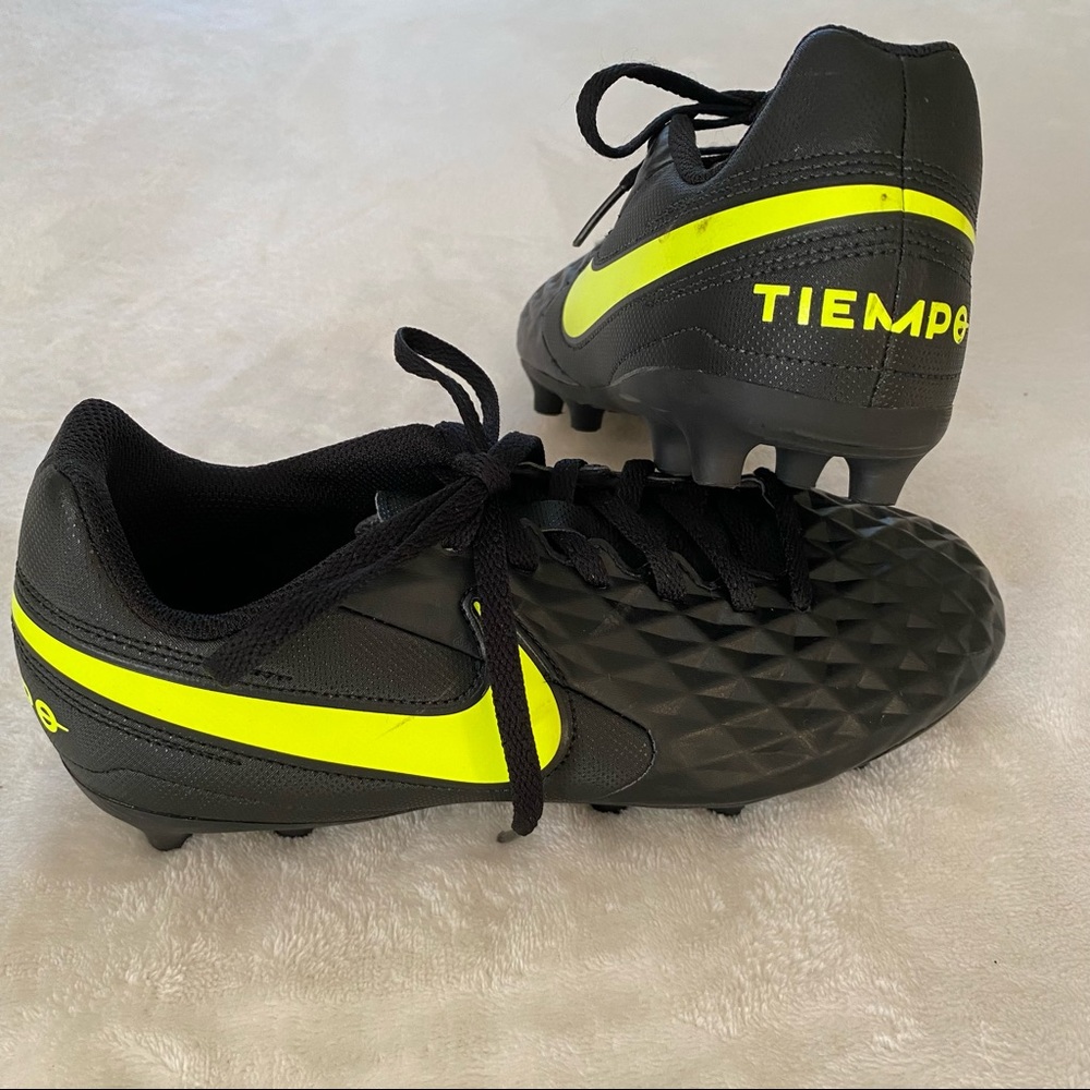 Nike Tiempo Soccer Shoes 4Y